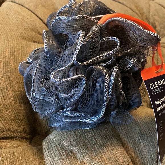 New with tags Cleanlogic charcoal infused invigorating mesh sponge. Grey. - Picture 2 of 5